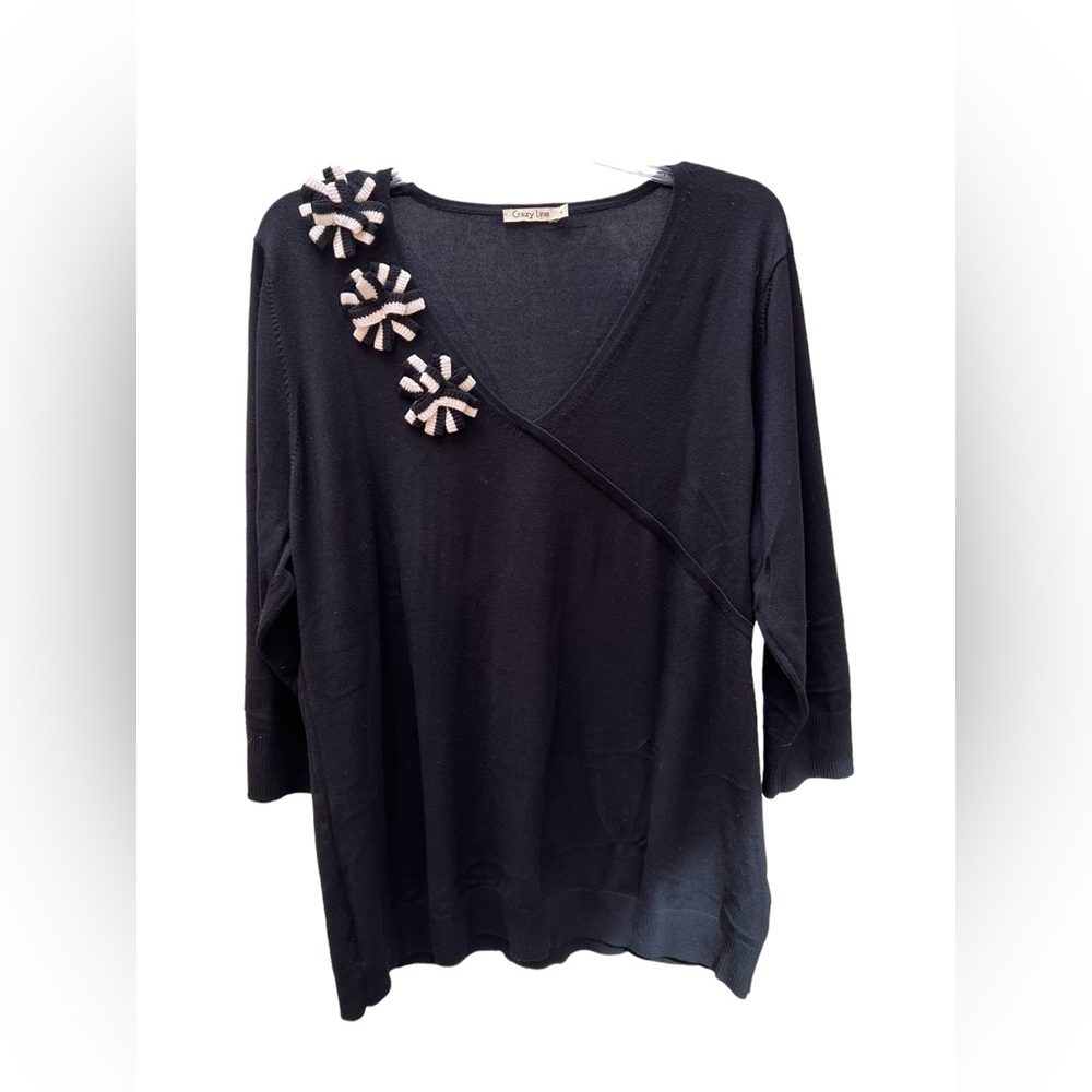 Black Crazy Line V Neck Top with Flowers Size 4